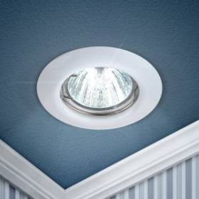 ST3 WH Светильник ЭРА штампованный MR16,12V/220V, 50W белый (200/3000) ‎