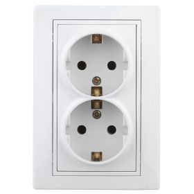 Розетка Intro Plano 1Э-208-01 с заземлением двойная 2X2P+E Schuko со шторками, 16А-250В, СУ, без лапок, белый ‎/ Б0038833